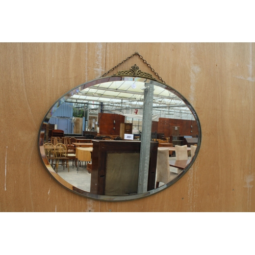 2891 - A MID 20TH CENTURY OVAL WALL MIRROR WITH BRASS RIM AND DECORATION, 30