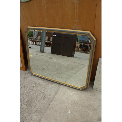 2892 - A WALL MIRROR WITH MARBLE AND GOLD EFFECT RIM AND BEVEL EDGE, 50