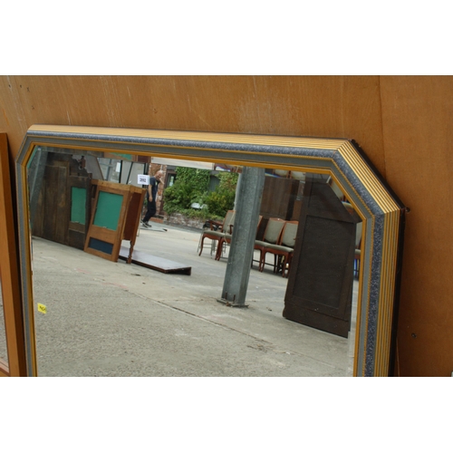 2892 - A WALL MIRROR WITH MARBLE AND GOLD EFFECT RIM AND BEVEL EDGE, 50