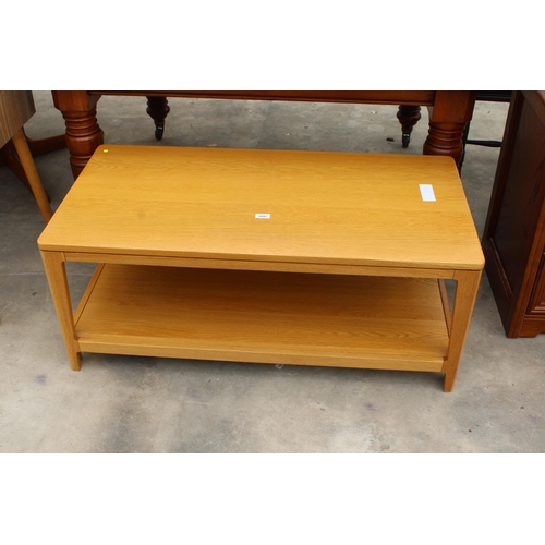 2897 - AN OAK TWO TIER COFFEE TABLE, 43.5