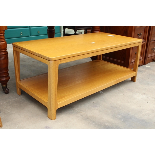 2897 - AN OAK TWO TIER COFFEE TABLE, 43.5