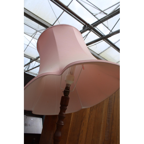 2903 - A STANDARD LAMP ON TURNED COLUMN WITH SHADE