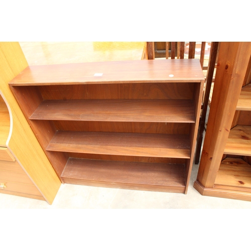 2908 - A THREE TIER OPEN BOOKCASE, 36