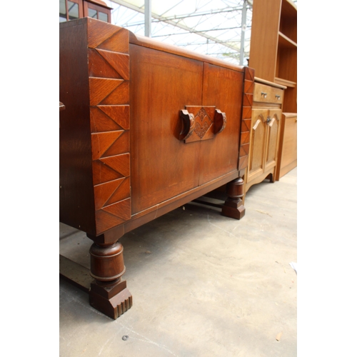 2911 - AN OAK ART DECO SIDEBOARD WITH RAISED BACK ON TURNED FRONT LEGS AND THREE INTERNAL DRAWERS, 48