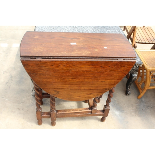 2913 - AN EARLY 20TH CENTURY OVAL OAK BARLEY-TWIST GATE-LEG TABLE, 41