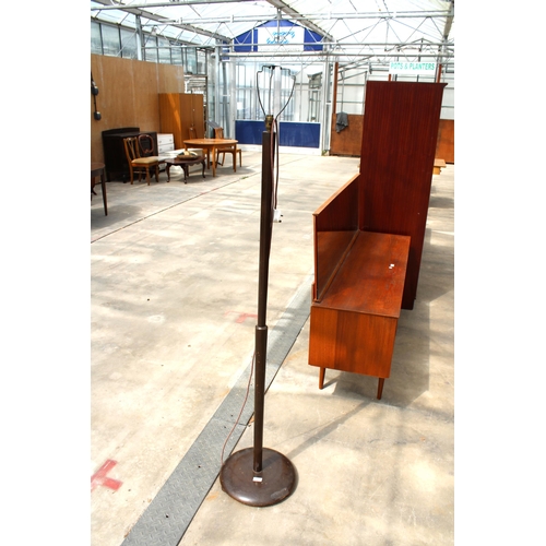 2922 - A MID 20TH CENTURY STANDARD LAMP