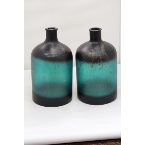 139 - TWO LARGE VINTAGE 'HAMPTON GOLF CLUB' GLASS JARS, HEIGHT 30CM