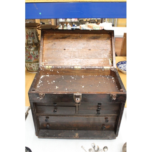 52 - A VINTAGE OAK ENGINEER'S BOX WITH SEVEN DRAWERS, LIFT UP LID AND PULL OUT CUPBOARD FRONT WITH METAL ... 