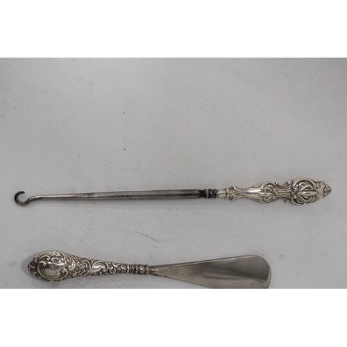 56 - A QUANTITY OF HALLMARKED SILVER HANDLED ITEMS TO INCLUDE GLOVE STRETCHERS, SHOE HORN, BUTTON HOOK AN... 