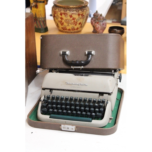 62 - A 1950'S  REMINGTON PORTABLE QUIET-RITER TYPEWRITER MIRACLE TAB