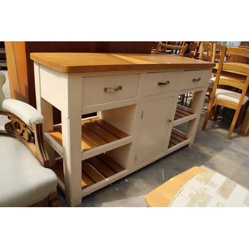 2924 - A PAINTED KITCHEN SIDEBOARD WITH OAK TOP AND SLATS, 58.5