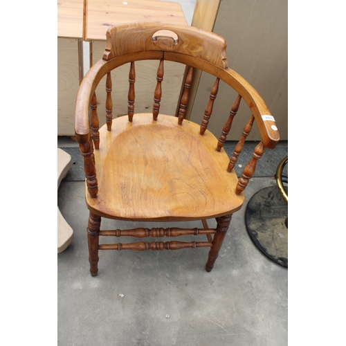 2933 - A VICTORIAN ELM AND BEECH TUB CHAIR WITH TURNED LEGS AND UPRIGHTS