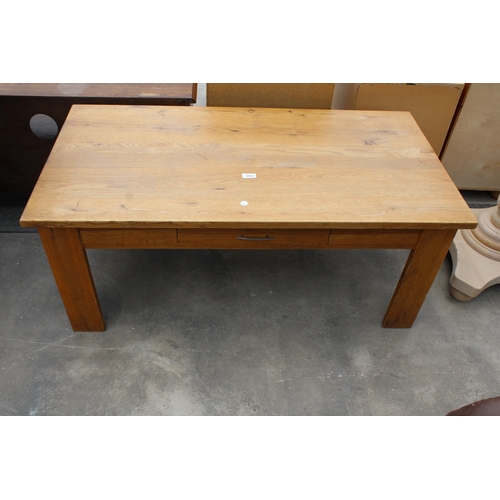 2935 - A MODERN OAK COFFEE TABLE, 46