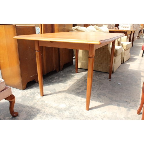 2946 - A RETRO TEAK MEREDEW EXTENDING DINING TABLE, 58