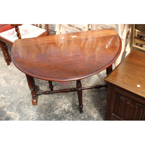 2955 - AN OVAL MAHOGANY SUTHERLAND TABLE, 40