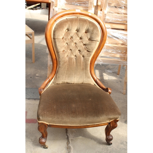 2958 - A VICTORIAN MAHOGANY SPOON BACK CHAIR