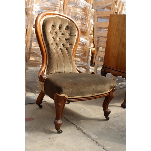 2958 - A VICTORIAN MAHOGANY SPOON BACK CHAIR