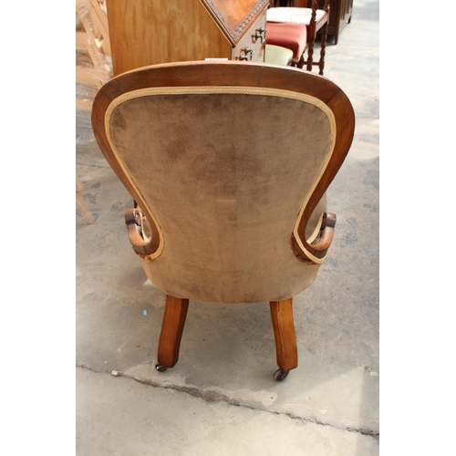 2958 - A VICTORIAN MAHOGANY SPOON BACK CHAIR