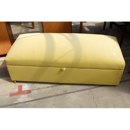 2969 - AN UPHOLSTERED OTTOMAN