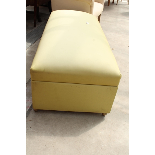 2969 - AN UPHOLSTERED OTTOMAN