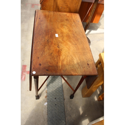 2975 - A 19TH CENTURY MAHOGANY PEMBROKE TABLE