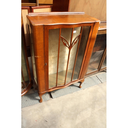 2979 - A MID 20TH CENTURY OAK CHINA CABINET, 29