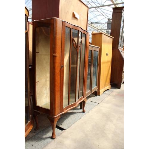 2979 - A MID 20TH CENTURY OAK CHINA CABINET, 29