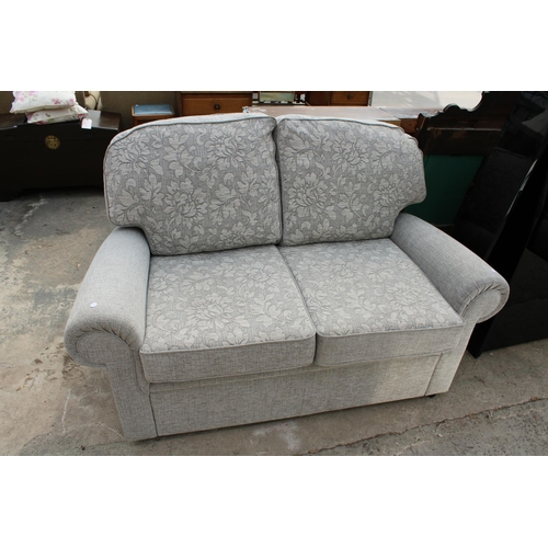 3000 - A MODERN GREY FLORAL TWO SEATER SETTEE AND TWO LOOSE FLORAL CUSHIONS