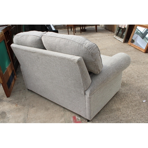 3000 - A MODERN GREY FLORAL TWO SEATER SETTEE AND TWO LOOSE FLORAL CUSHIONS