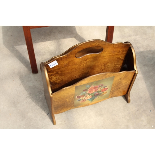 3004 - A RETRO TEAK TILED TOP LAMP TABLE AND TWO DIVISION MAGAZINE RACK