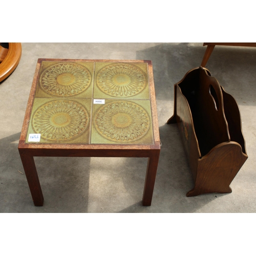 3004 - A RETRO TEAK TILED TOP LAMP TABLE AND TWO DIVISION MAGAZINE RACK