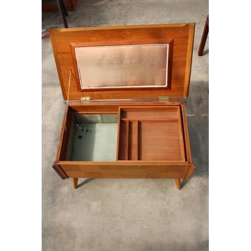 3005 - A RETRO TEAK SEWING BOX / TABLE ON KICK-OUT LEGS, 27