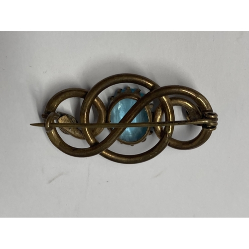 681 - A VINTAGE BROOCH WITH CENTRE BLUE STONE