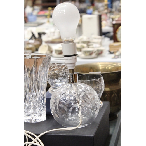 162 - A QUANTITY OF GLASSWARE TO INCLUDE A LAMP, CRYSTAL GLASSES, ETC