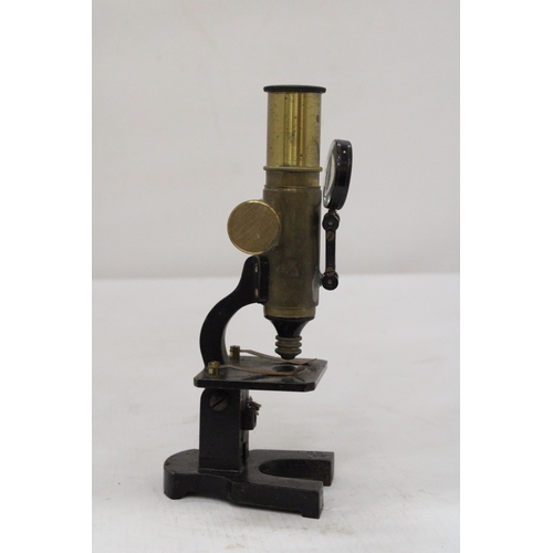 299 - A SCIENTIFIC LABORATORY MICROSCOPE