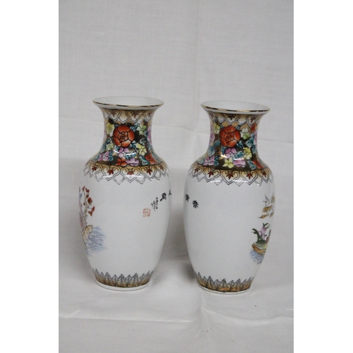 313 - A PAIR OF JAPANESE FAMILLE ROSE GEISHA VASES - 16 CM (H)