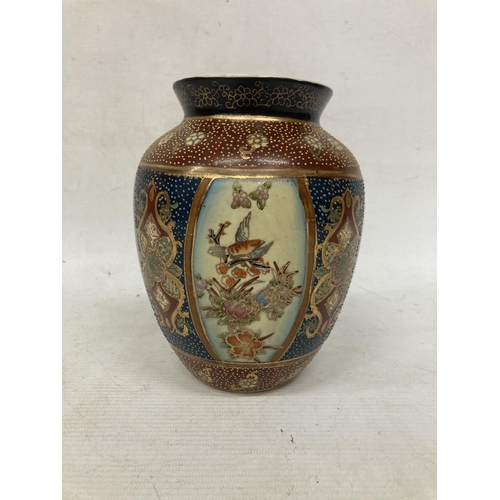 358 - A HANDPAINTED ORIENTAL SATSUMA VASE - 19 CM