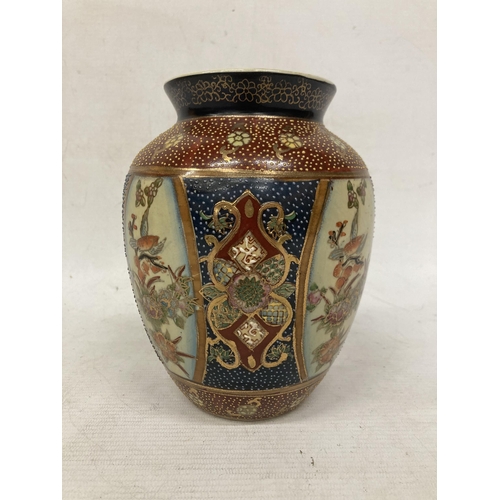 358 - A HANDPAINTED ORIENTAL SATSUMA VASE - 19 CM