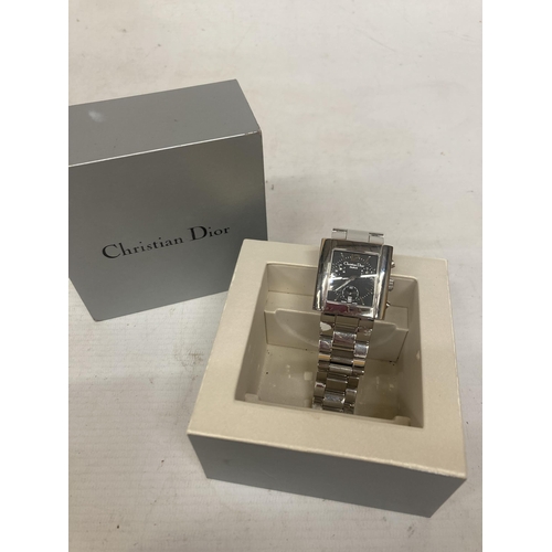 474 - A CHRISTIAN DIOR PARIS GENTLEMANS STAINLESS STEEL WATCH WITH BLACK FACE IN PRESENTATION BOX - D81 - ... 