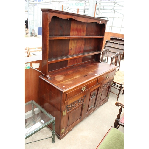 2728 - A LATE VICTORIAN MAHOGANY DRESSER WITH PLATE RACK, CUPBOARDS AND DRAWERS TO BASE, 57