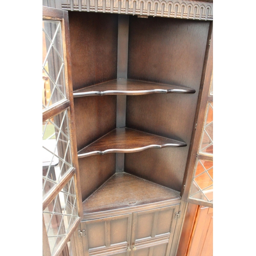 2806 - AN OAK FOUR DOOR CORNER CUPBOARD WITH GLAZED AND LEADED UPPER PORTION, 28