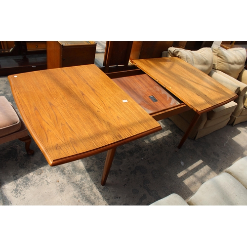 2946 - A RETRO TEAK MEREDEW EXTENDING DINING TABLE, 58