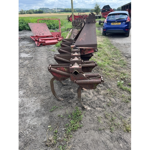 101 - 11 TINE BROWN CULTIVATOR  + VAT