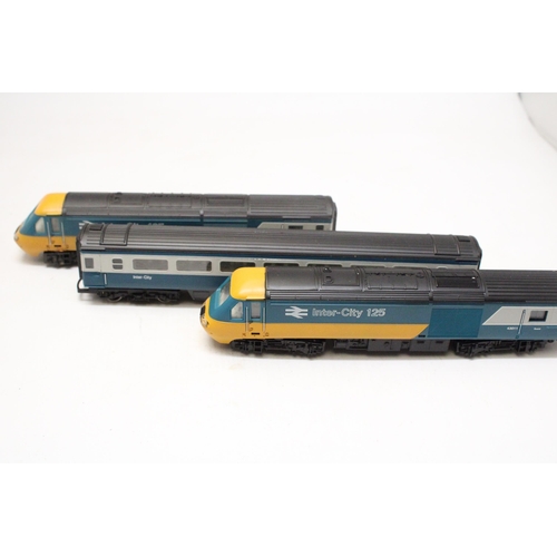 335 - A HORNBY OO GAUGE INTER-CITY 125 SET TO INCLUDE LOCOMOTIVE, INTER-CITY CARRIAGE AND INTER-CITY DUMMY... 