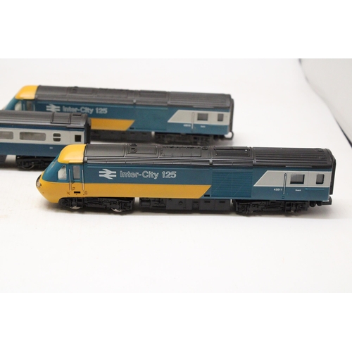 335 - A HORNBY OO GAUGE INTER-CITY 125 SET TO INCLUDE LOCOMOTIVE, INTER-CITY CARRIAGE AND INTER-CITY DUMMY... 