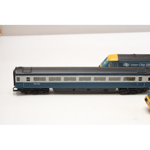 335 - A HORNBY OO GAUGE INTER-CITY 125 SET TO INCLUDE LOCOMOTIVE, INTER-CITY CARRIAGE AND INTER-CITY DUMMY... 