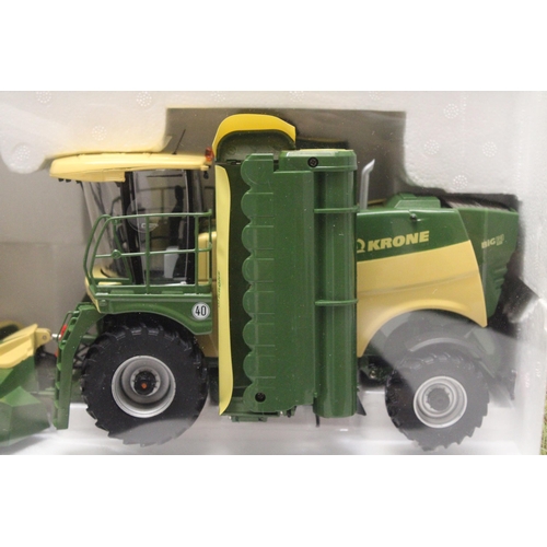 401 - A KRONE BIG M 450 SERIES TRACTOR, SCALE 1:32 - AS NEW IN BOX