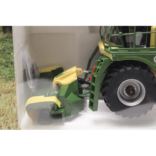 401 - A KRONE BIG M 450 SERIES TRACTOR, SCALE 1:32 - AS NEW IN BOX