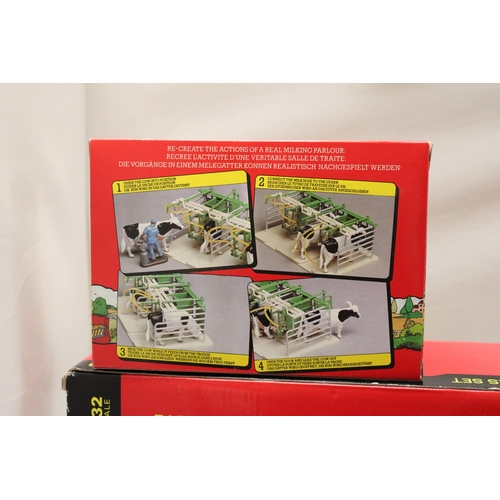 418 - A BRITAINS 1:32 SCALE FARM BUILDINGS AND ACCESSORIES SET PLUS A MILKING PARLOUR - BOTH AS NEW IN BOX... 