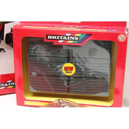 425 - SIX BRITAINS 1:32 SCALE MODELS TO INCLUDE A DUAL PURPOSE BUILDING, A FORD TW10 TRACTOR, A LAND ROVER... 